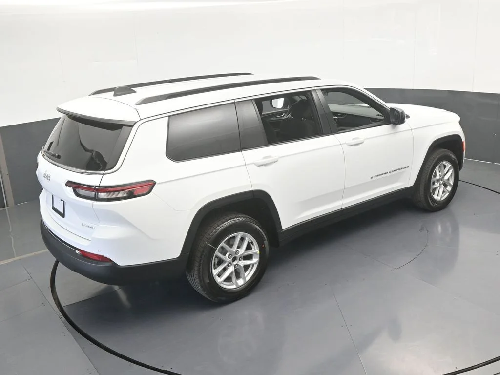 New 2026 Bright White Clear-Coat Exterior Paint Jeep Laredo image 47