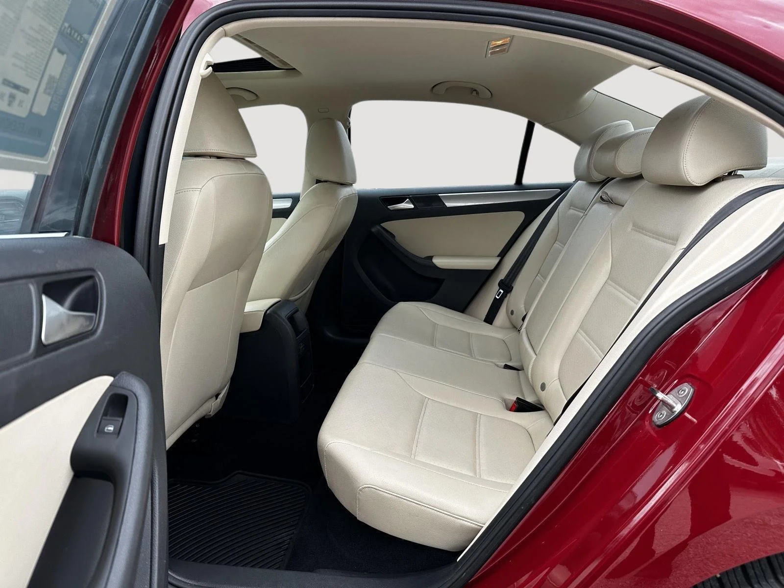 Used 2017 Cardinal Red Metallic Volkswagen 1.4T SE image 20
