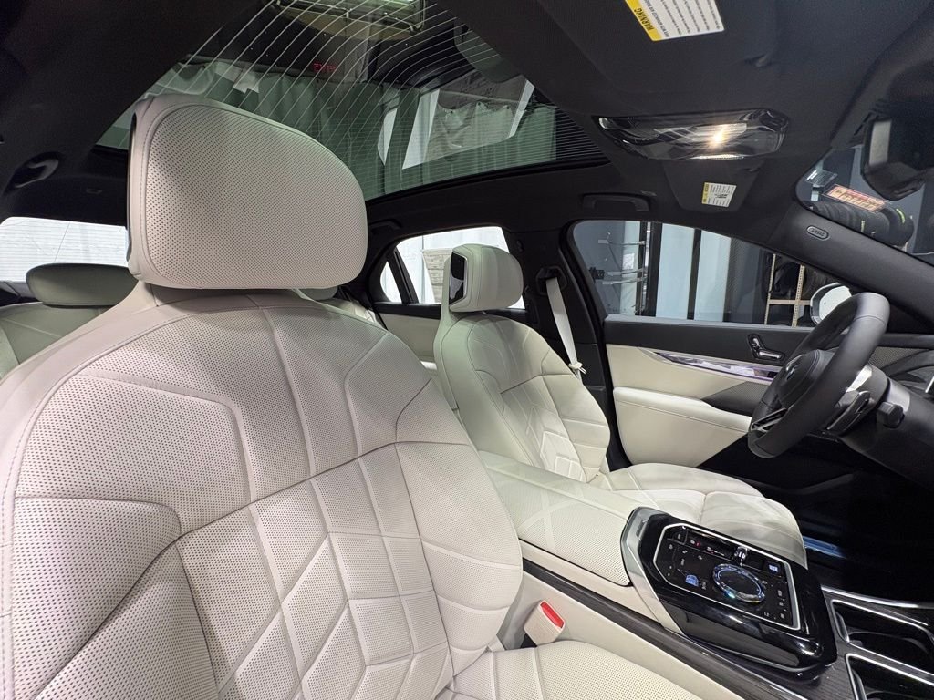 Used 2026 Gray BMW 760i xDrive image 27