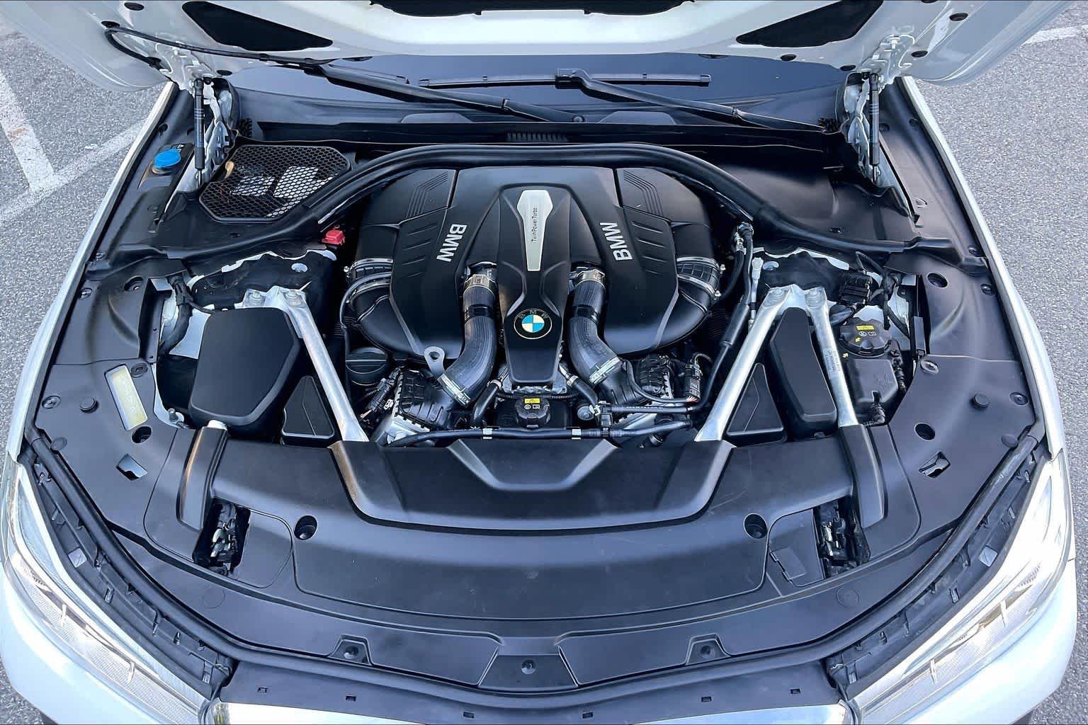 Used 2019 Mineral White Metallic BMW 750i xDrive image 29
