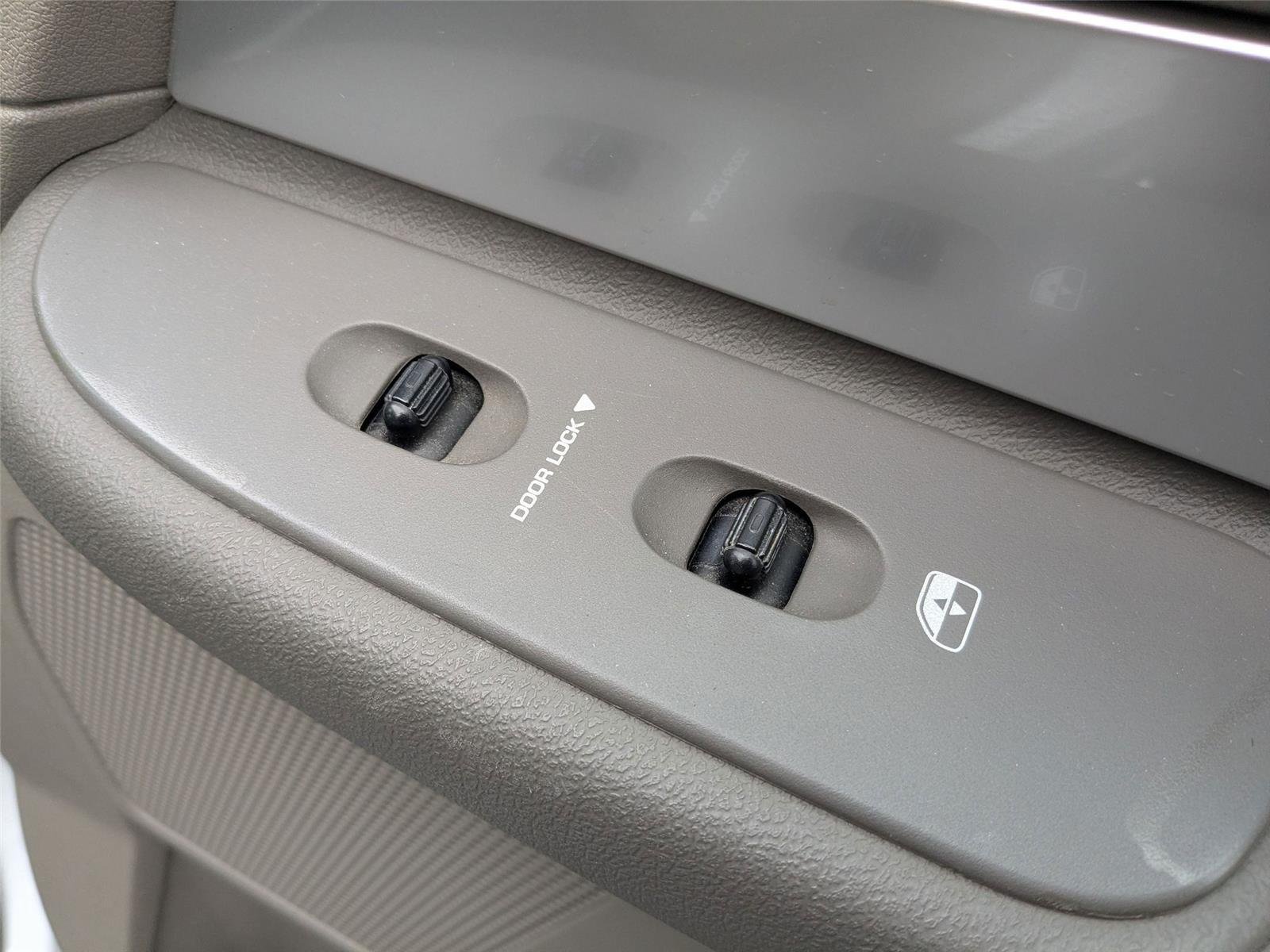 Used 2008 Bright White Dodge SXT image 36
