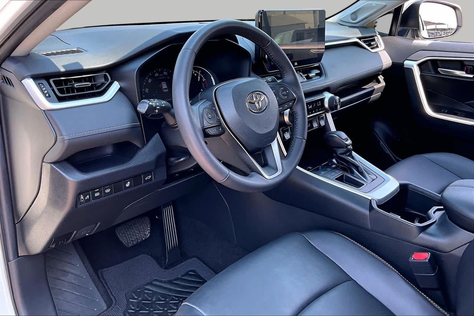 Used 2023 Wind Chill Pearl Toyota XLE Premium image 16