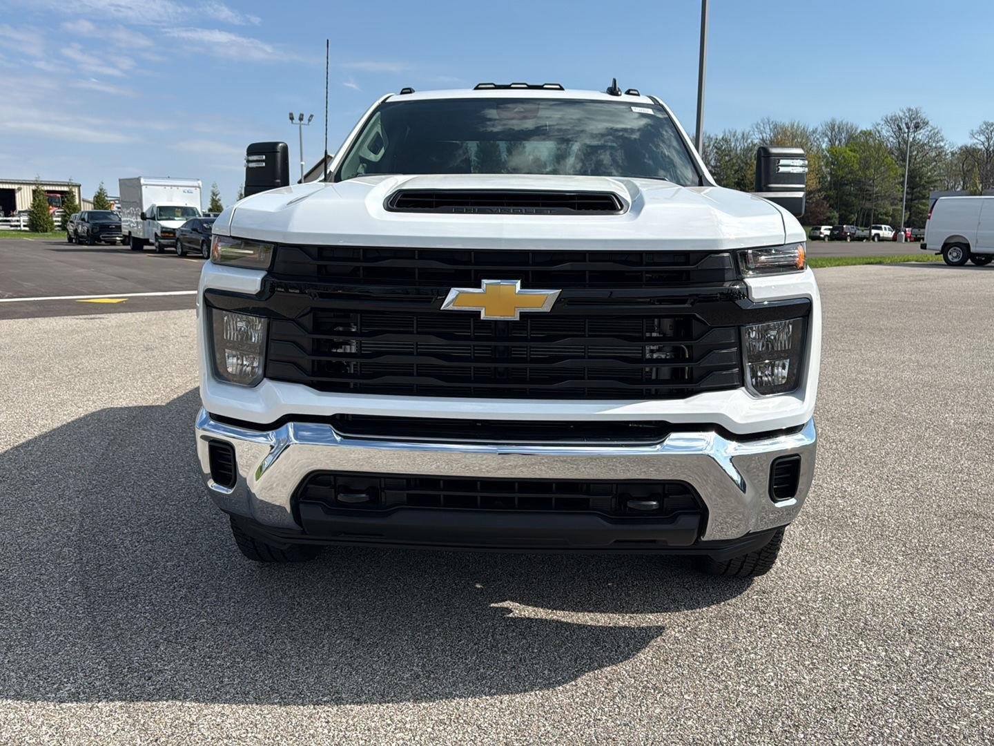 New 2026 Summit White Chevrolet WT image 14