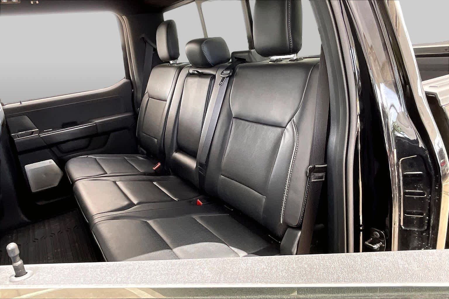 Used 2024 Agate Black Metallic Ford LARIAT image 20