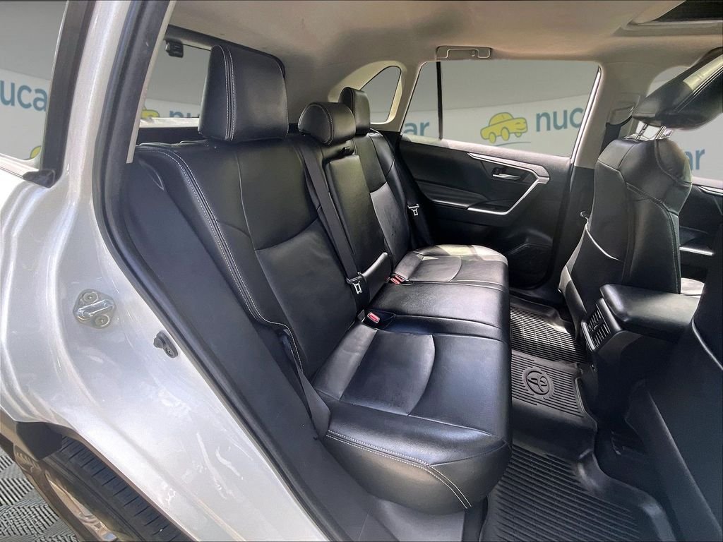 Used 2022 White Toyota XLE image 16
