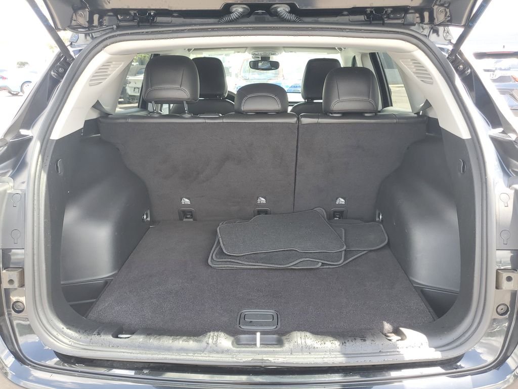 Used 2022 Black Jeep Latitude image 8
