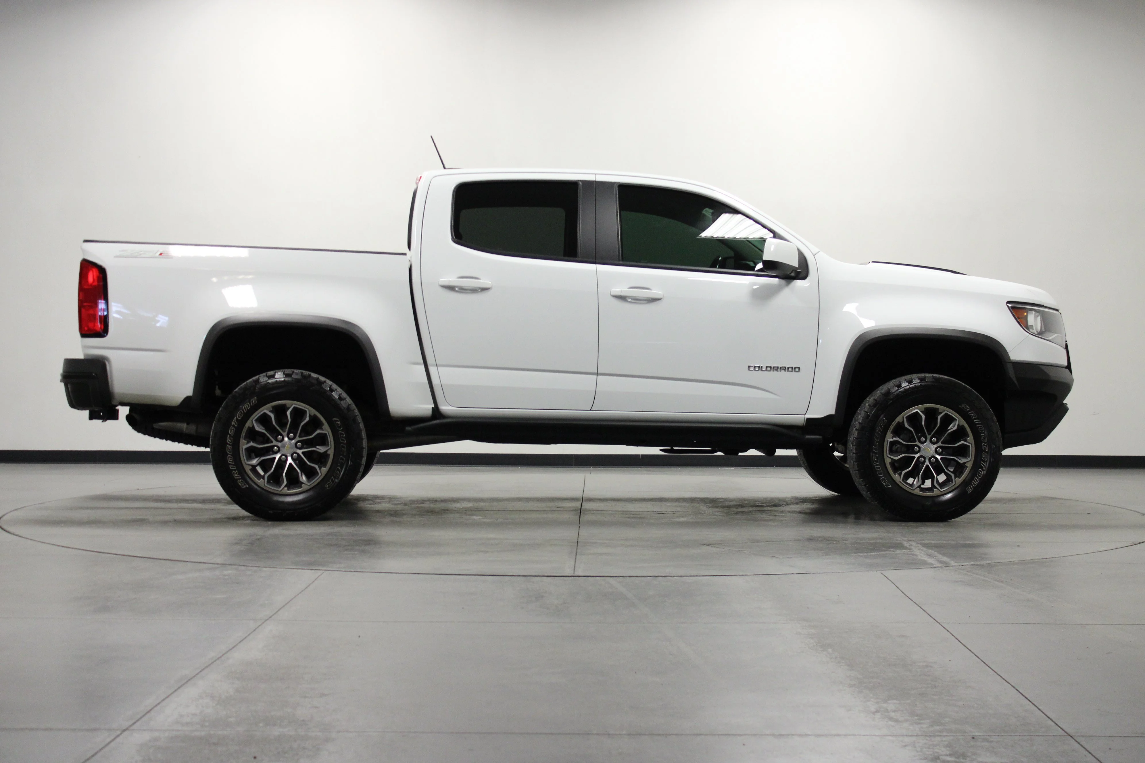 Used 2018 SUMMIT WHITE Chevrolet 4WD ZR2 image 3