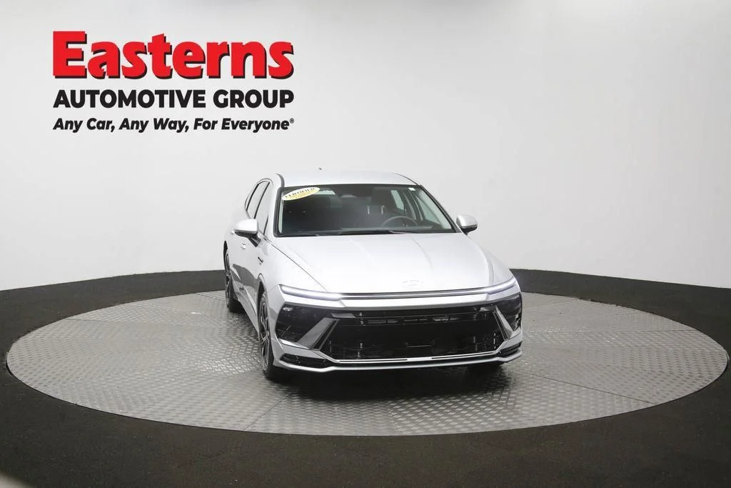 Used 2025 Silver Hyundai SEL image 54