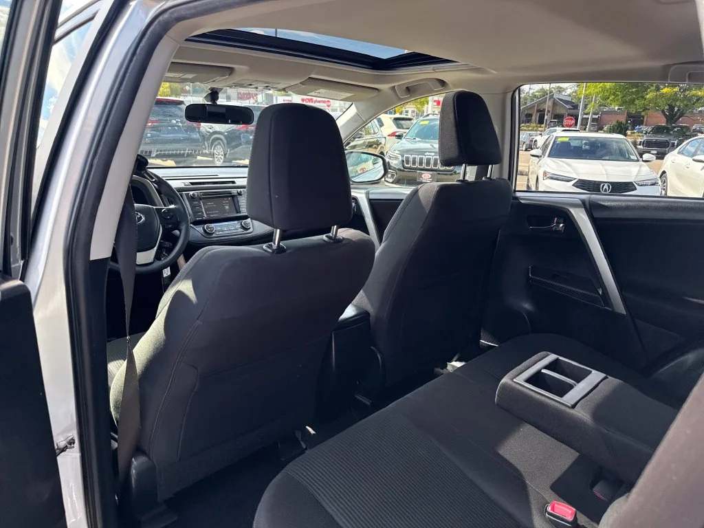 Used 2015 Silver Toyota XLE image 36