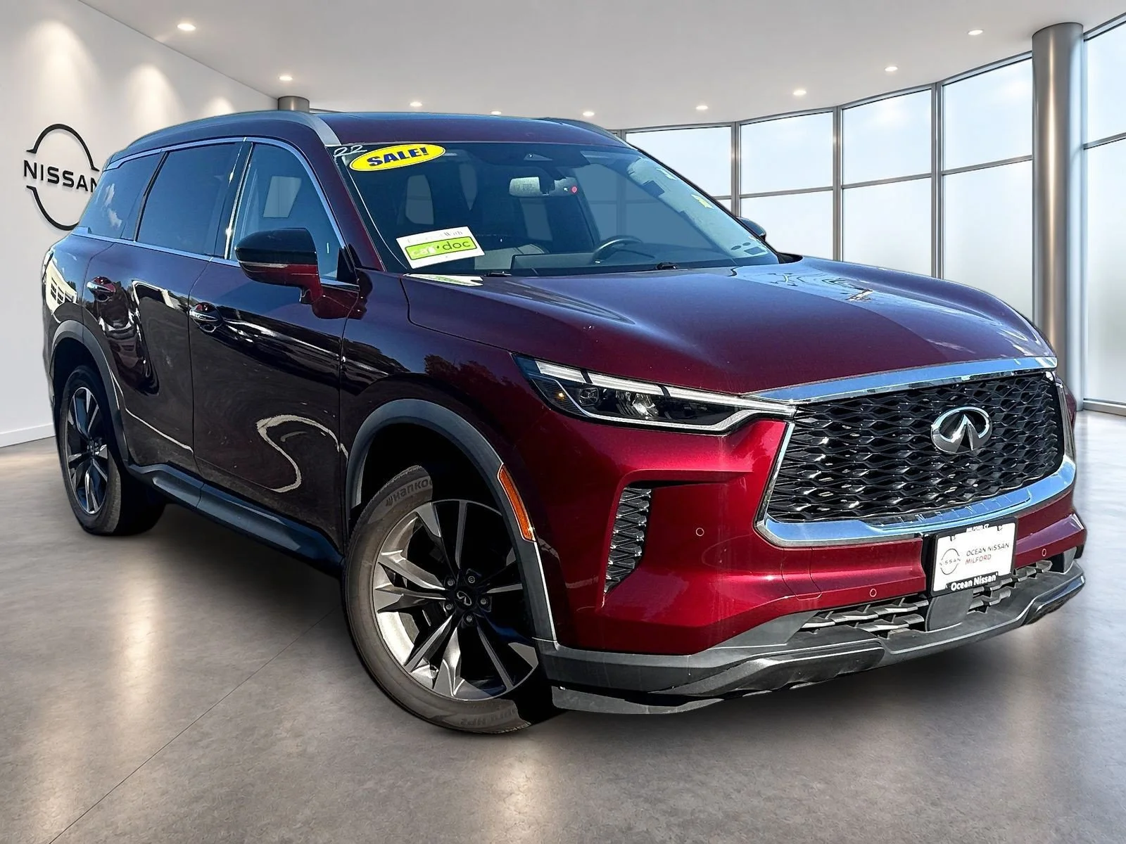 Used 2022 Bordeaux INFINITI LUXE image 3