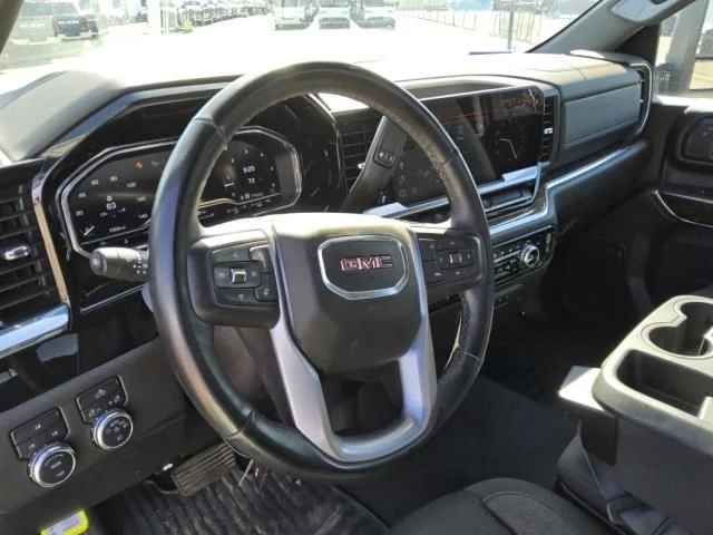 Used 2024 White GMC SLE image 3