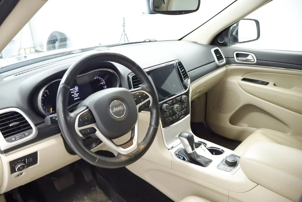 Certified Used 2020 Silver Jeep Limited image 25