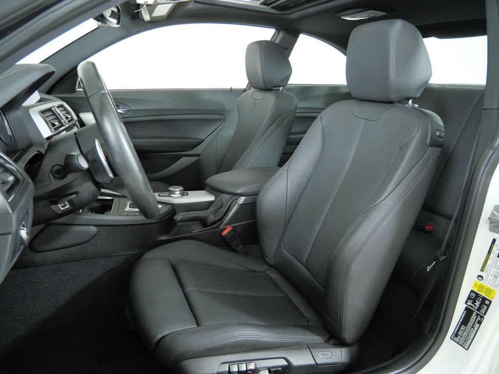 Used 2018 Alpine White BMW M240i image 31
