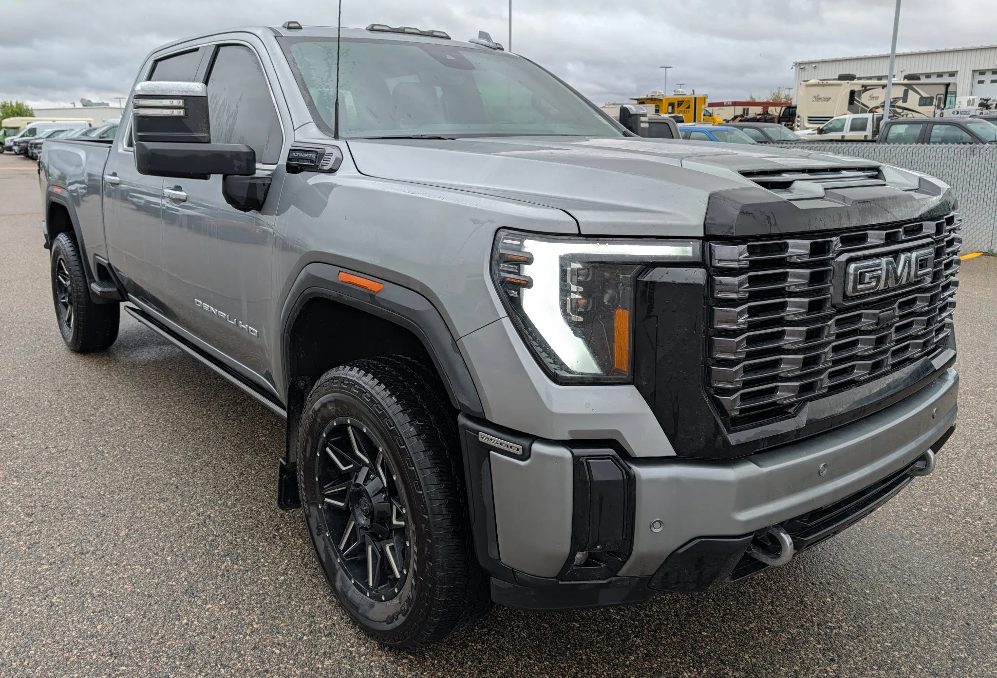 Used 2025 Sterling Grey Metallic GMC Crew Cab DENALI ULTIMATE image 4