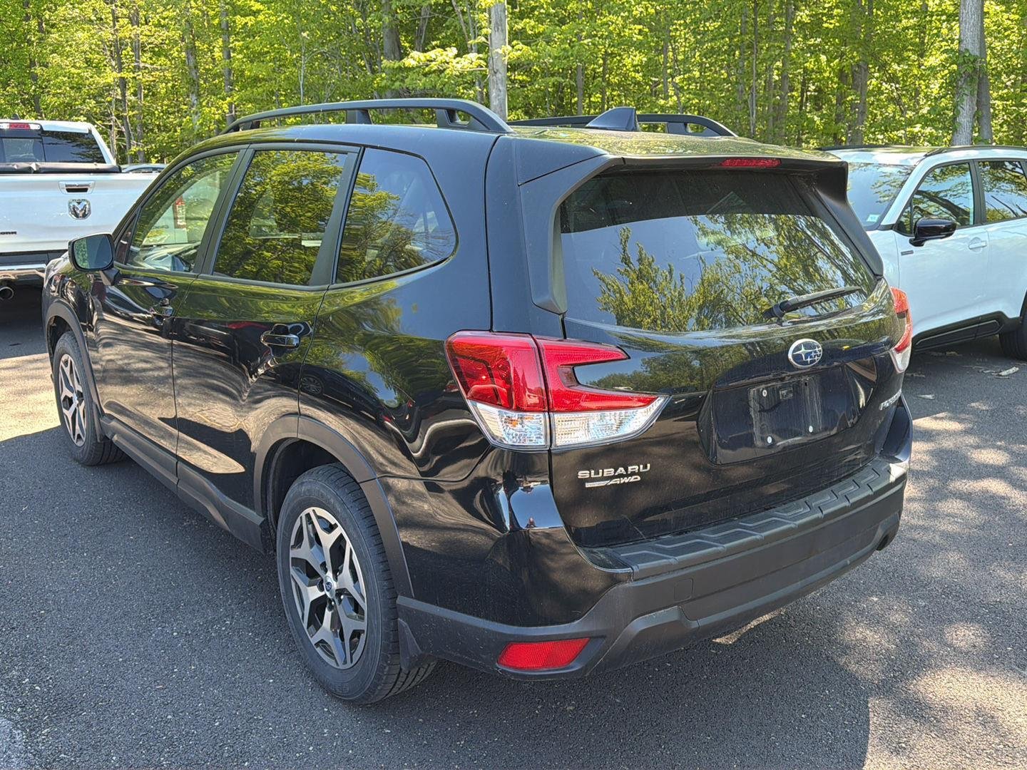 Used 2022 Crystal Black Silica Subaru Premium image 8