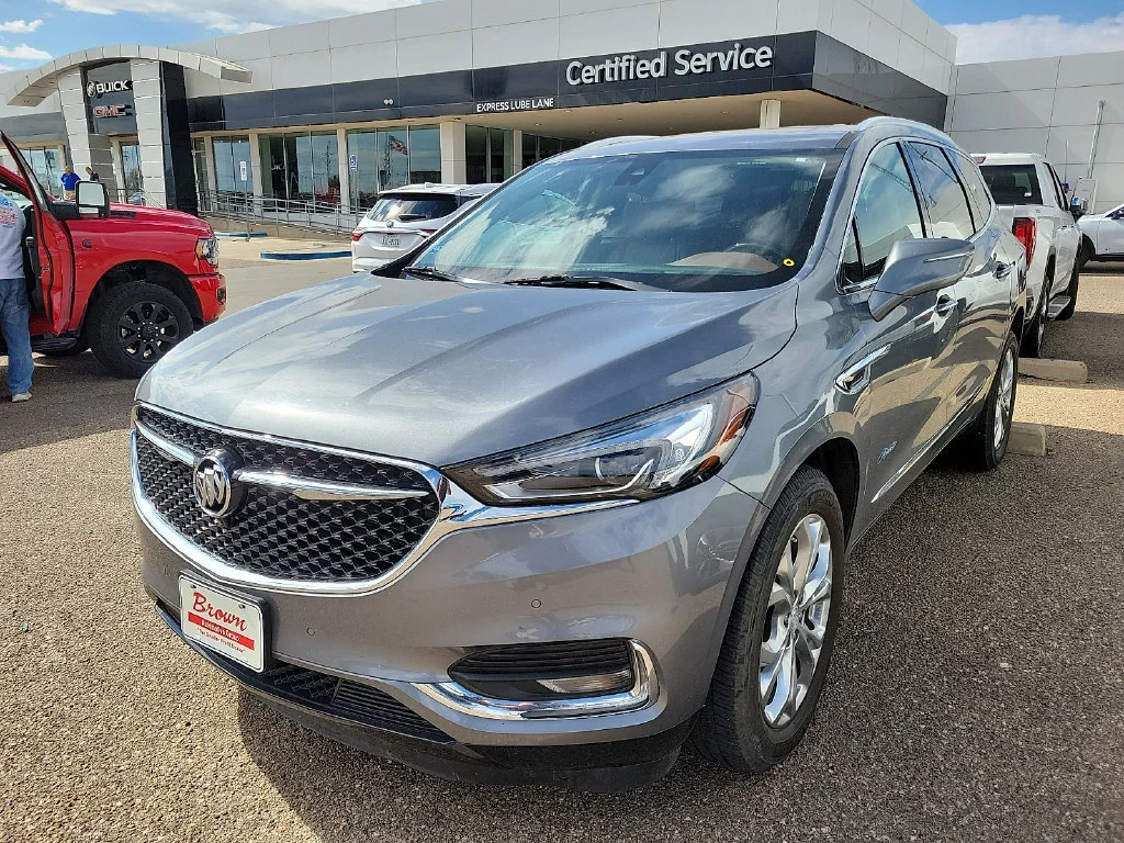 Used 2018 Includes Pitch Dark Night lower exterior accent color. Buick Avenir image 3