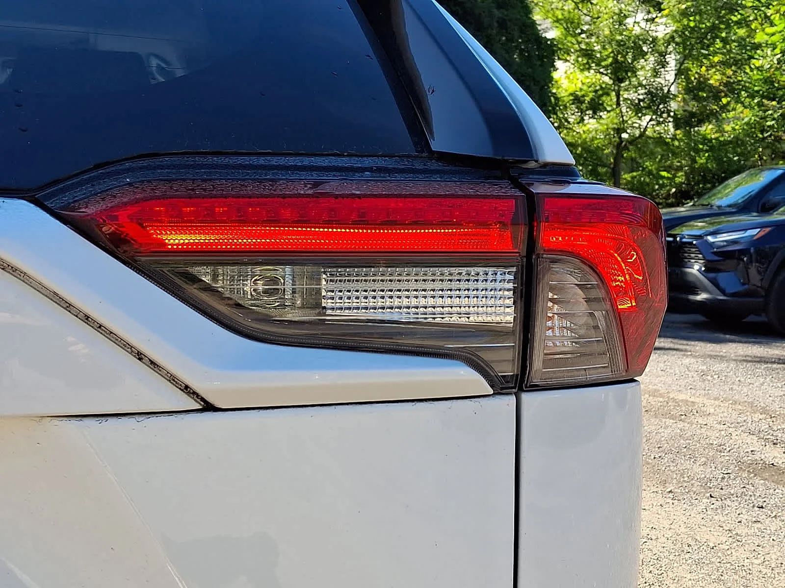 Used 2019 Super White Toyota Hybrid XLE image 12