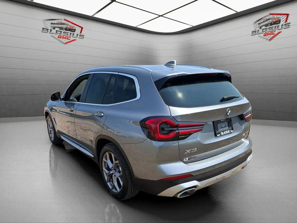 Used 2023 Gray BMW xDrive30i image 3