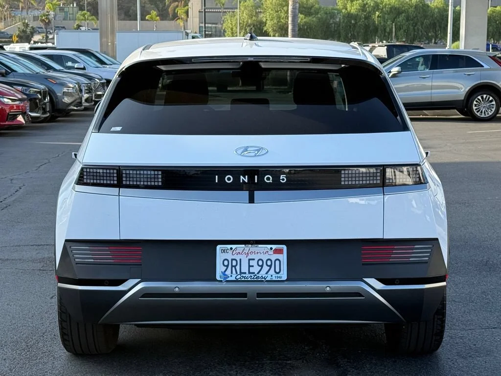 Used 2024 White Hyundai SEL image 8
