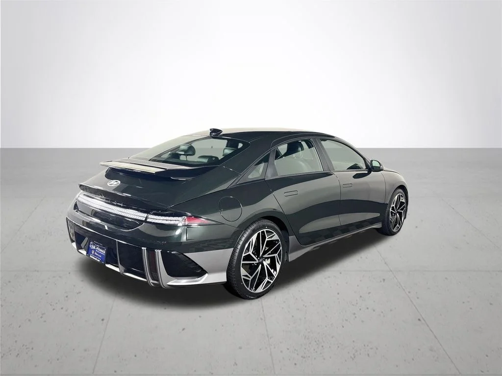 Used 2023 Green Hyundai SEL image 6