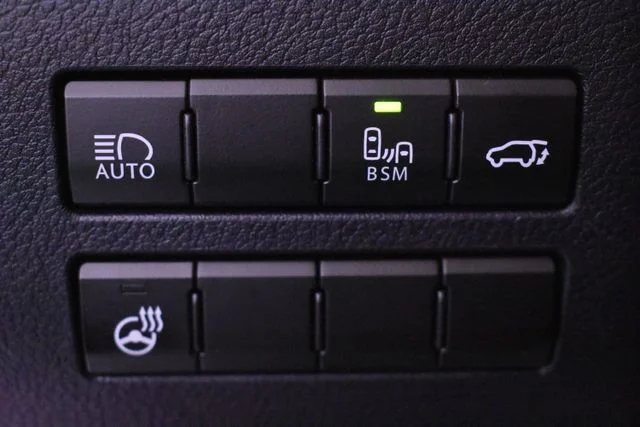 Used 2021 White Lexus 300h image 35