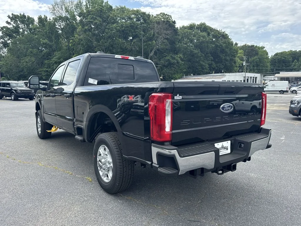 New 2026 Black Ford XLT image 5