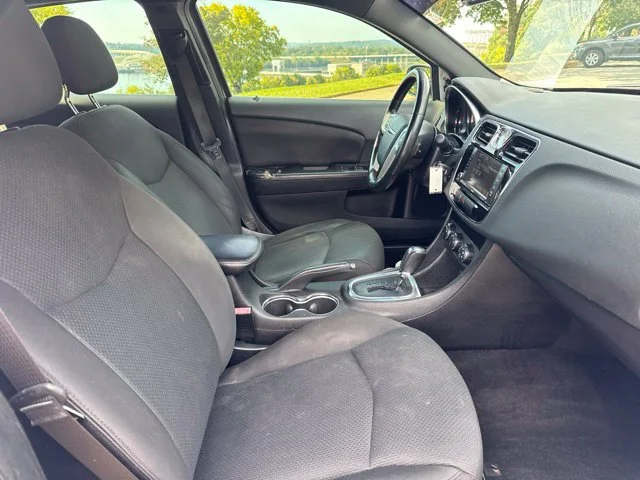 Used 2014 White Chrysler Touring image 10