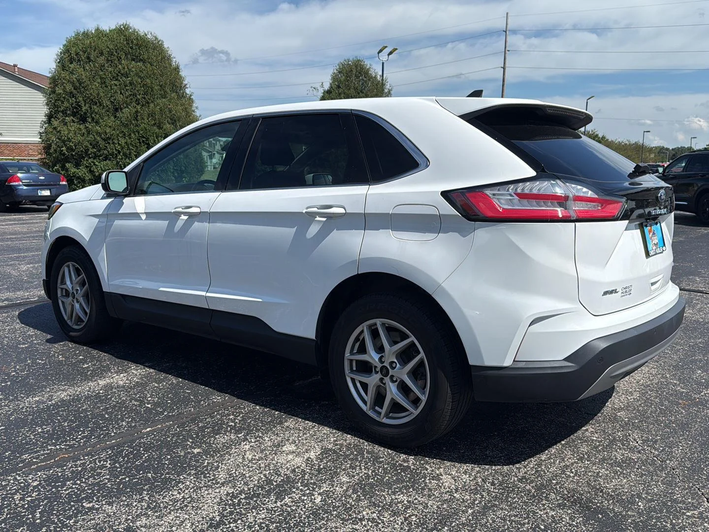 Used 2023 Oxford White Ford SEL image 5