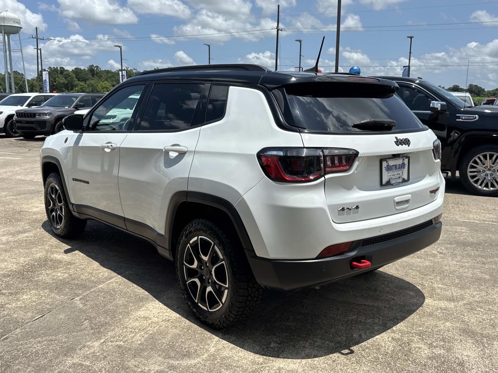 Used 2025 White Jeep Trailhawk image 5