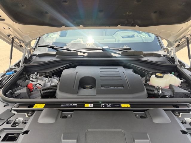 New 2026 Borasco Grey Land Rover SE image 19