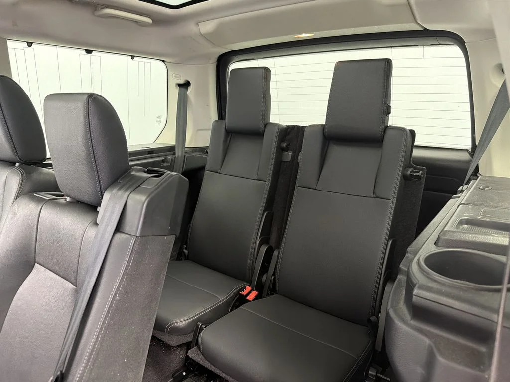 Used 2015 Black Land Rover Base image 29