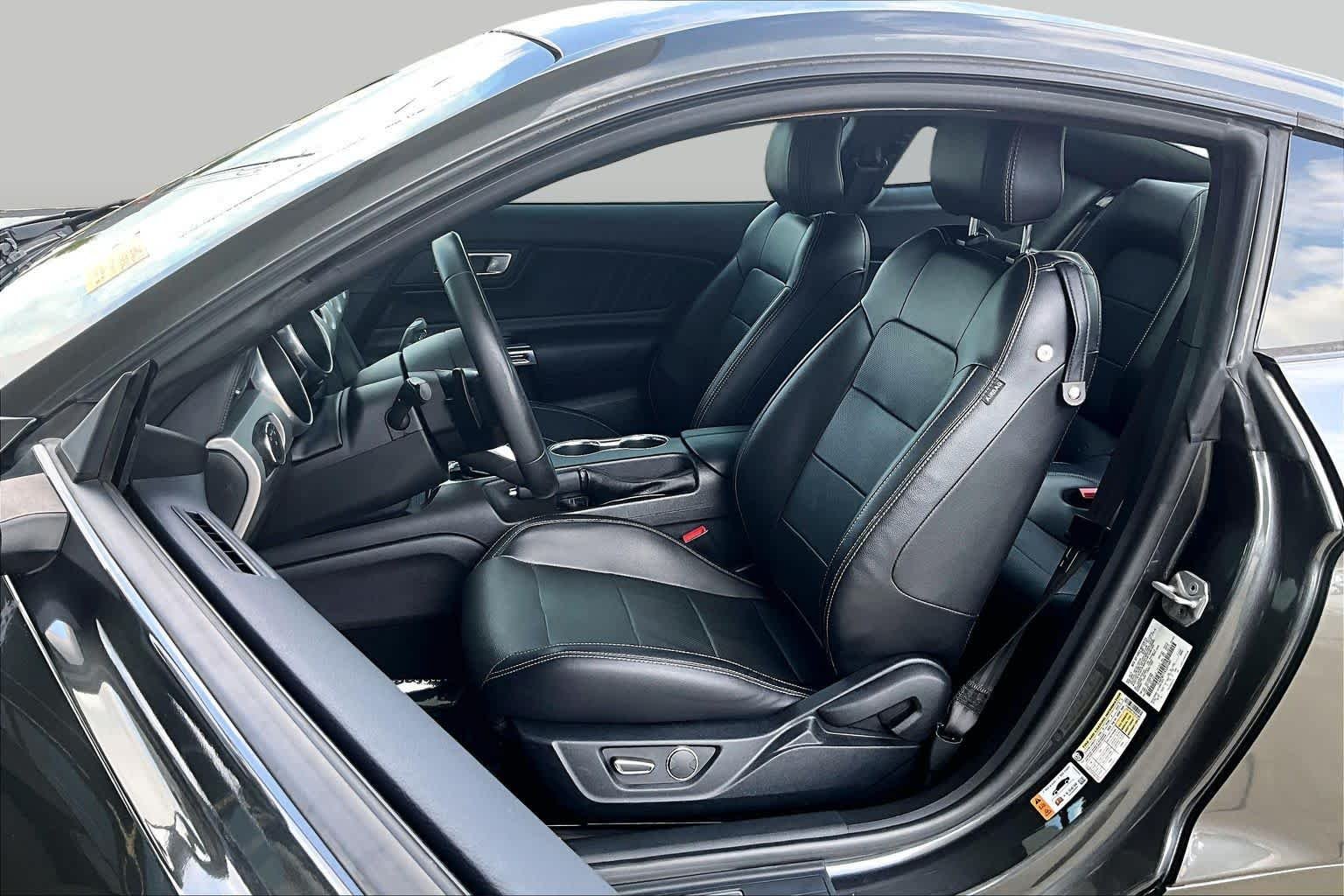 Used 2019 Magnetic Metallic Ford GT Premium image 8