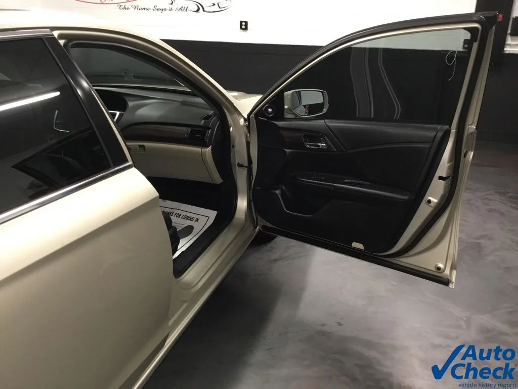 Used 2017 Beige Honda EX-L image 39