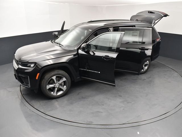 New 2026 Diamond Black Crystal Pearl-Coat Exterior Paint Jeep Limited image 27