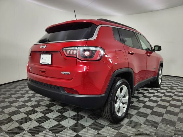 Used 2017 Red Jeep Latitude image 5