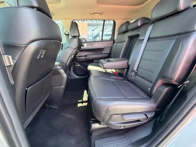 2025 Hyundai Santa Fe Limited - Photo 12