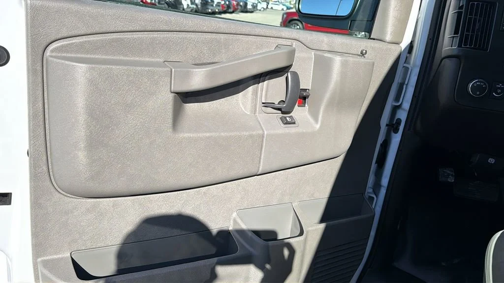 2025 Chevrolet Express Cargo Work Van - Photo 13