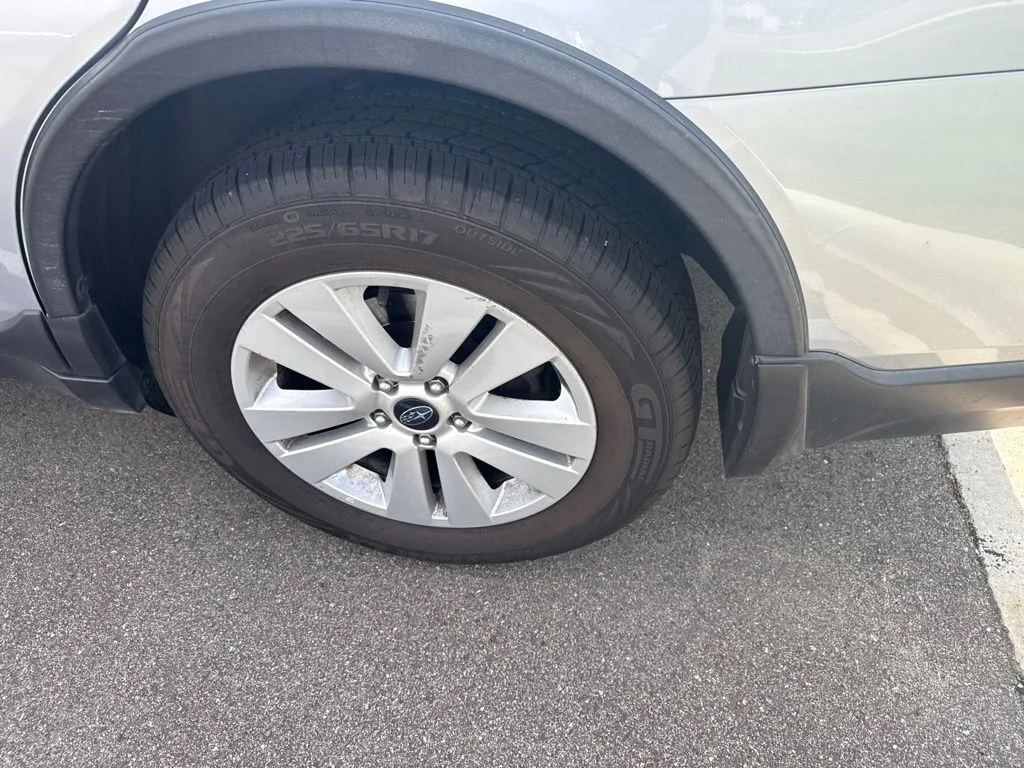 Used 2015 Silver Subaru 2.5i Premium image 6