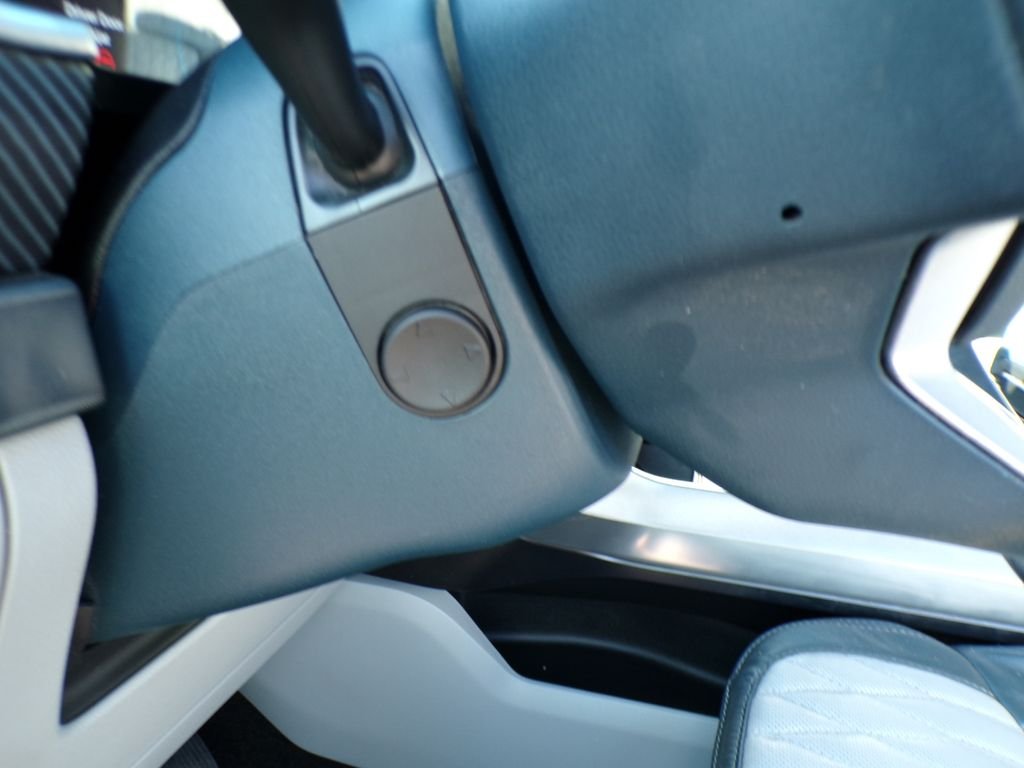 Used 2022 White Metallic Ford Limited image 12