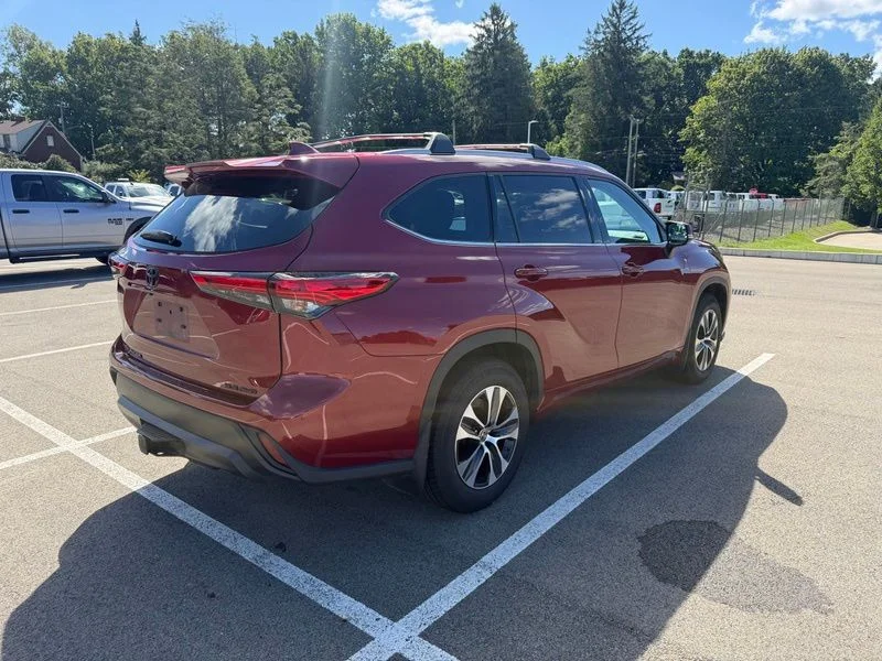 Used 2022 Red Toyota XLE image 16