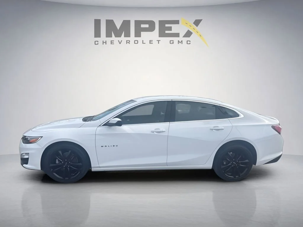 Used 2024 Summit White Chevrolet 1LT image 2