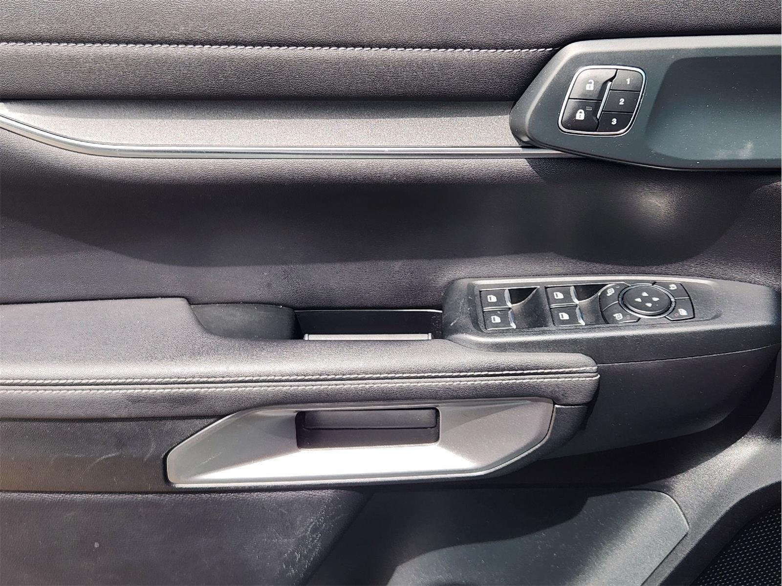 Used 2024 Cactus Gray Ford LARIAT image 22