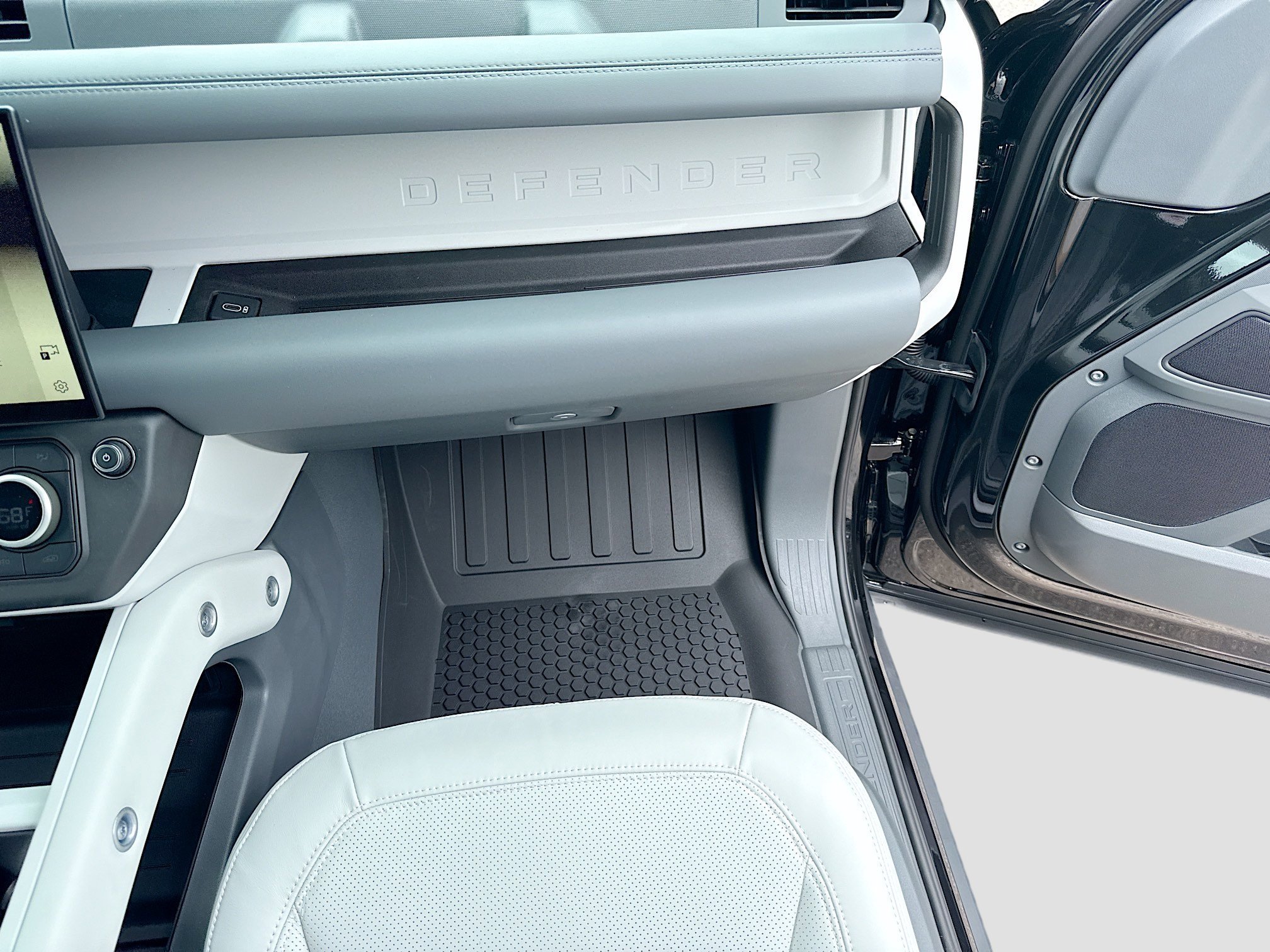 New 2026 Santorini Black LAND ROVER X-Dynamic SE image 18