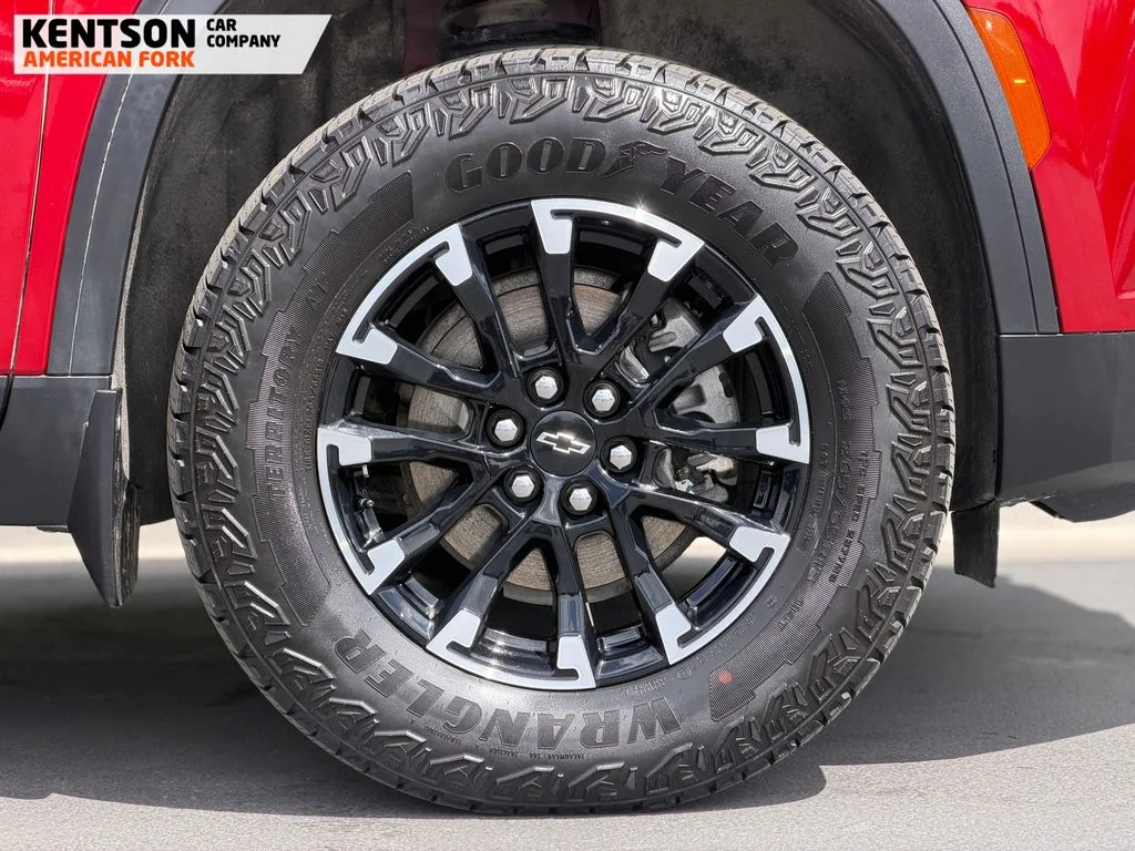 Used 2025 Red Chevrolet Z71 image 12