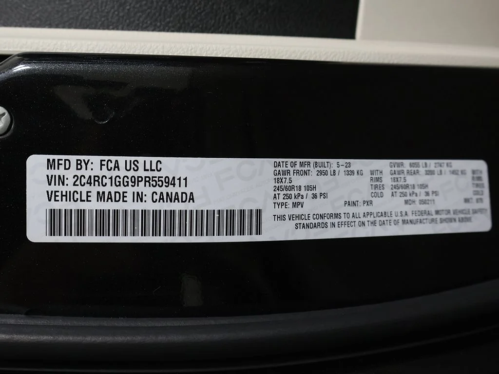 Used 2023 Black Chrysler Limited image 62