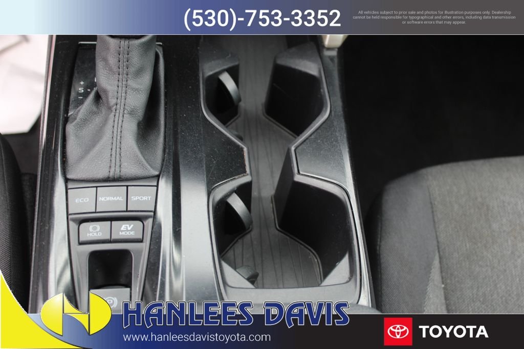 Used 2025  Toyota LE image 17