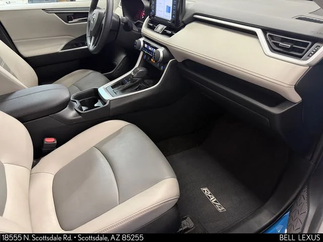 Used 2021 Blue Toyota XLE Premium image 11