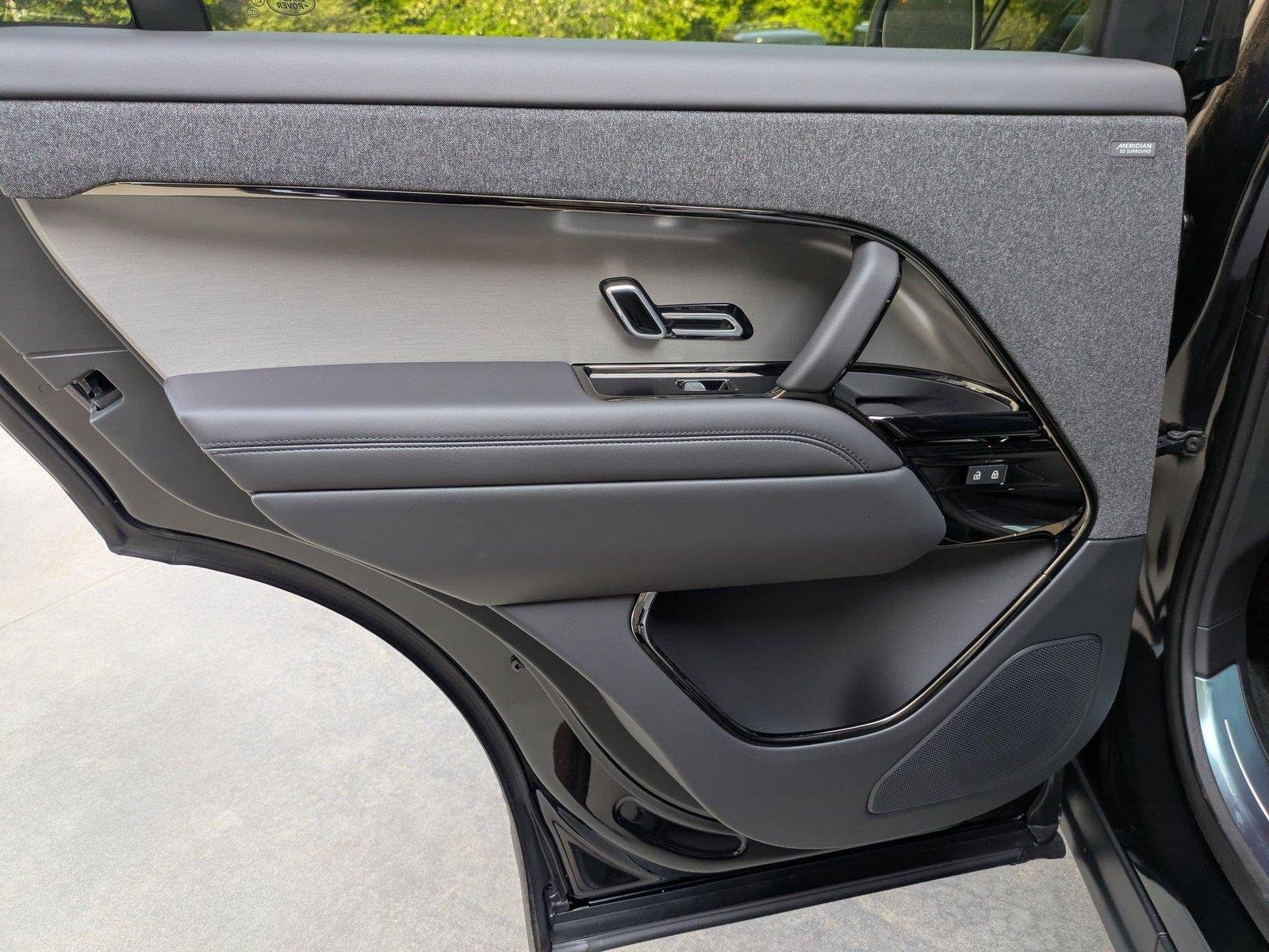 New 2026 Santorini Black Land Rover SE image 25