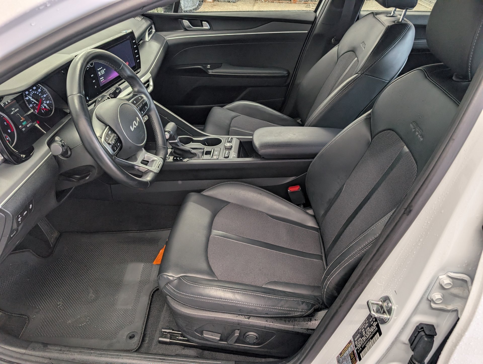 Used 2024 White Kia GT-Line image 8