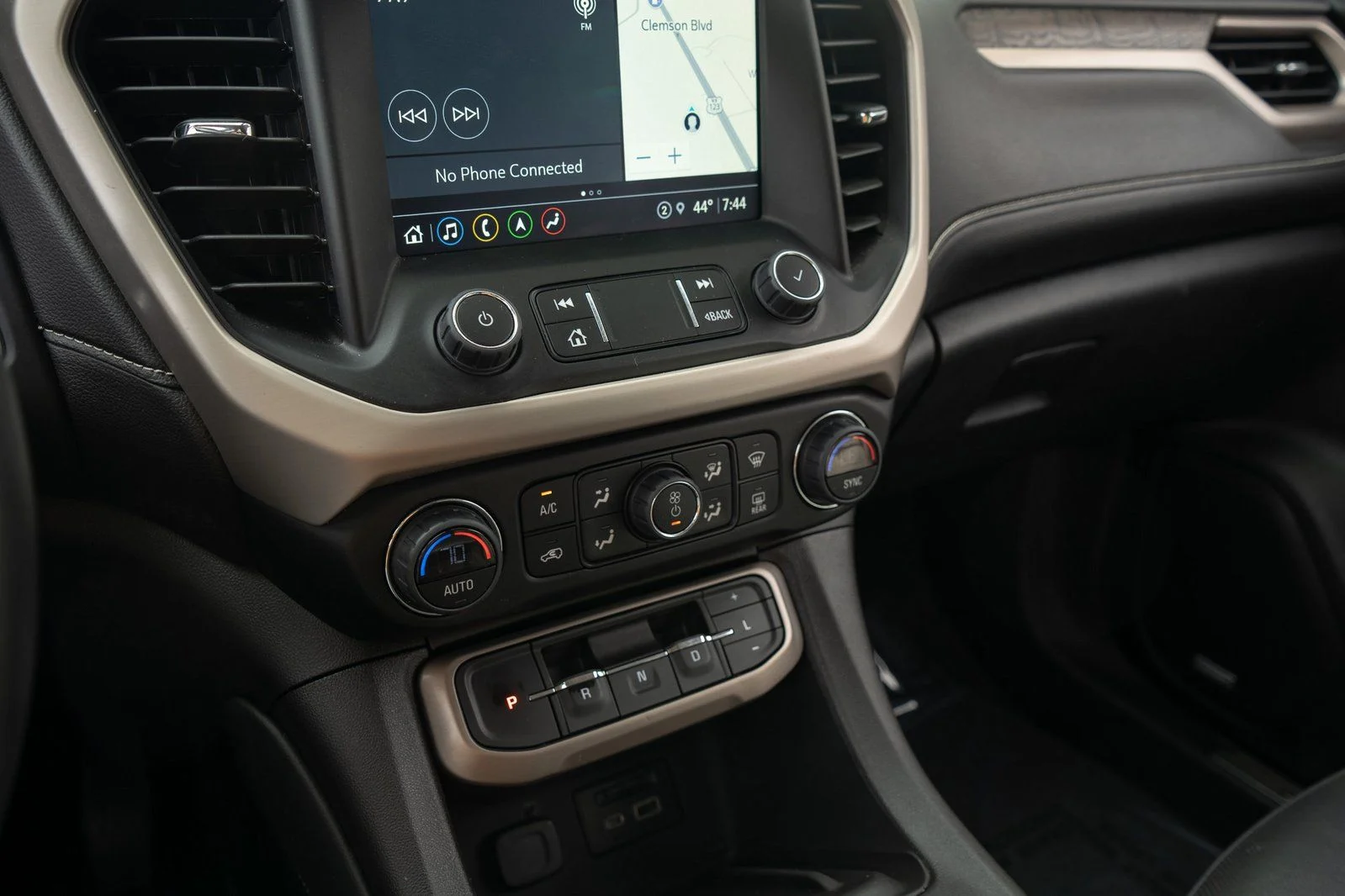 Used 2023 White GMC Denali image 26